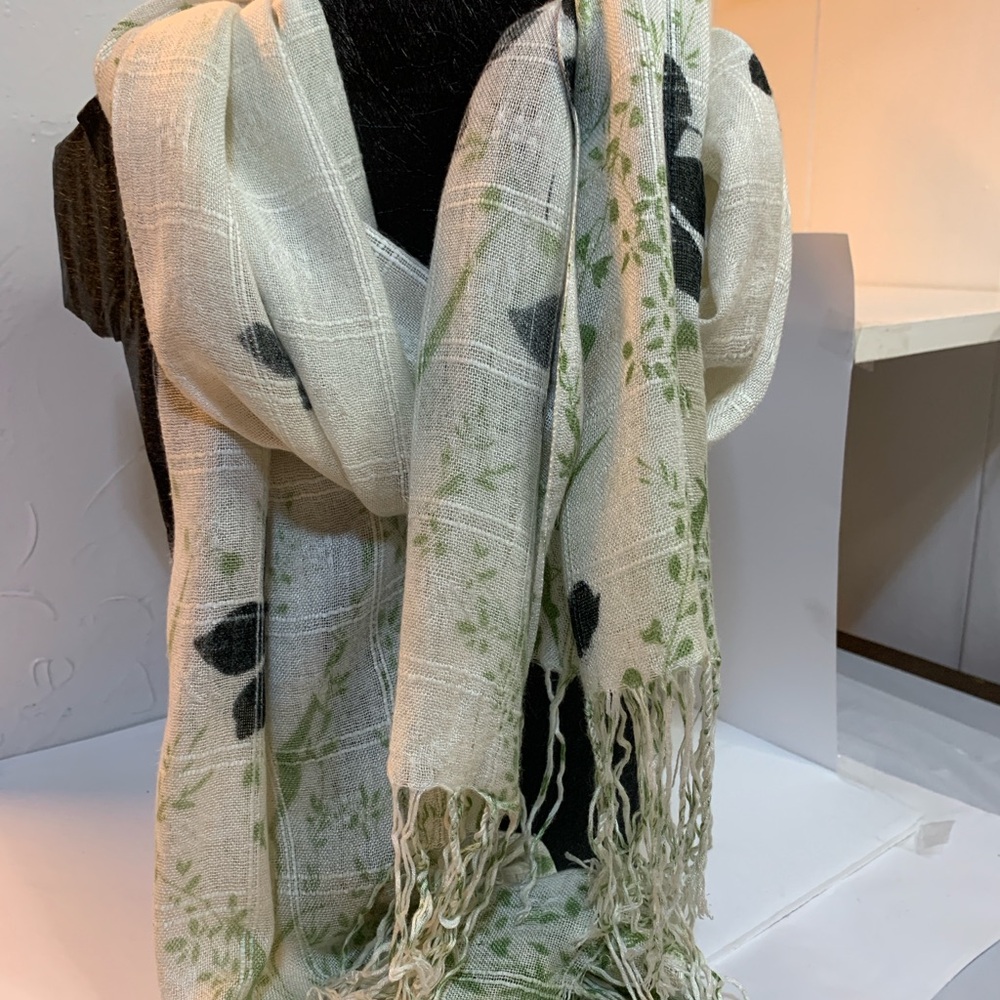 Floral Patterned Lightweight Scarf